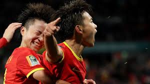 追光丨今夜，钱塘江畔，七万人和国足一起背水一战！.